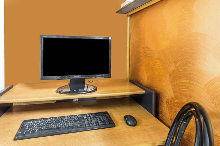 Business Center 42 of 44